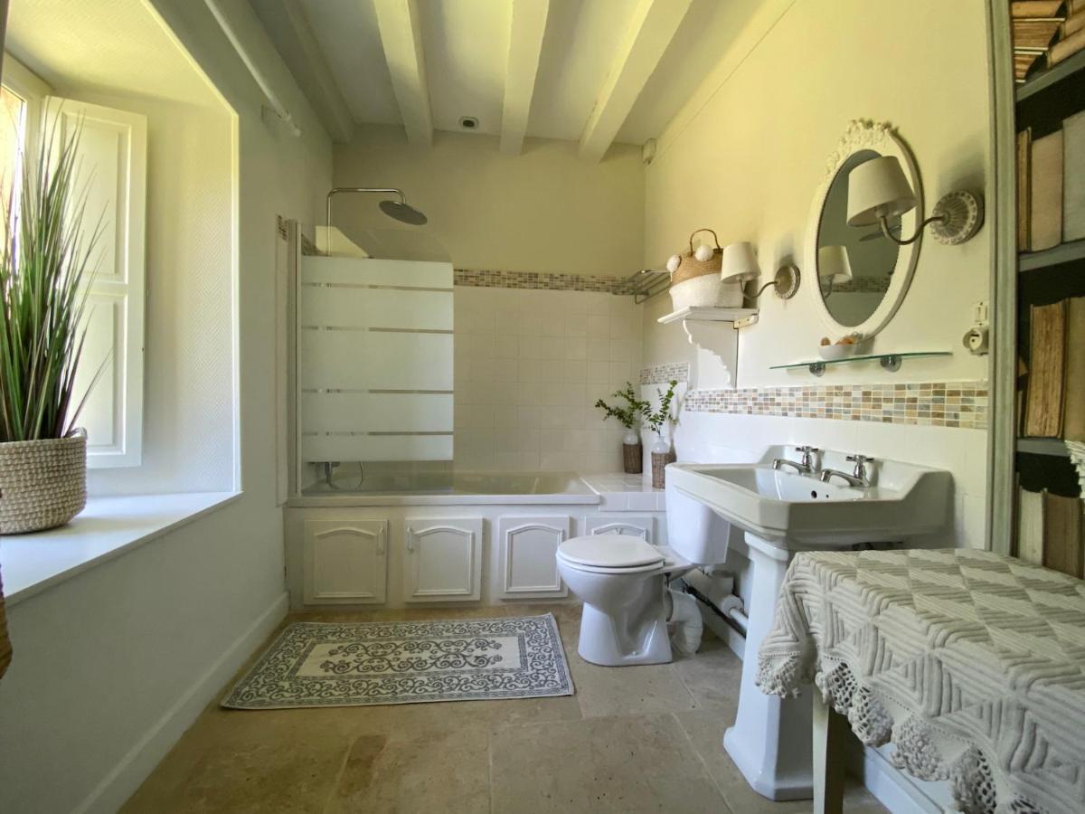 Le Petit Chateau De Sainte Colombe Bouges-le-Chateau 外观 照片