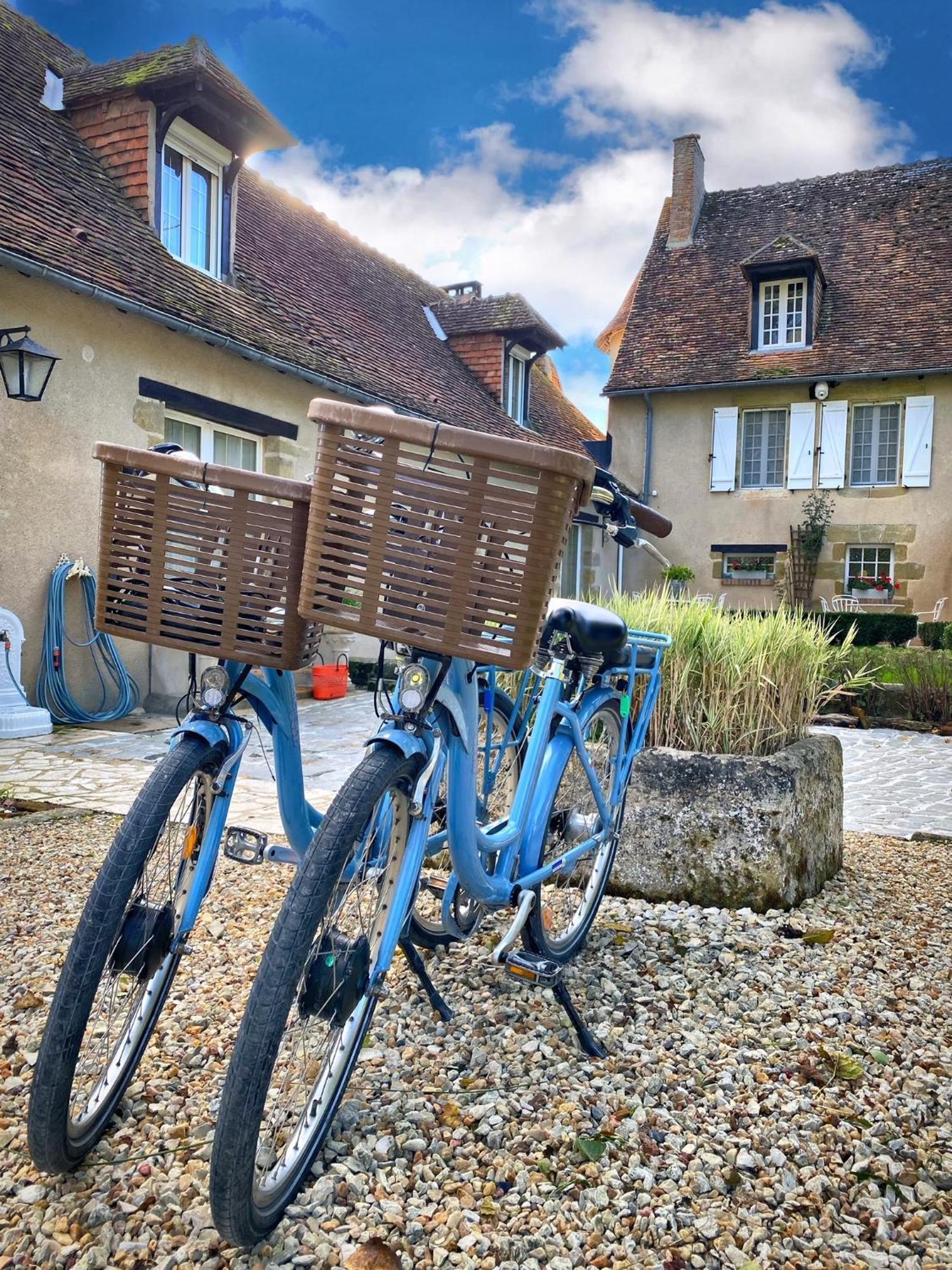 Le Petit Chateau De Sainte Colombe Bouges-le-Chateau 外观 照片
