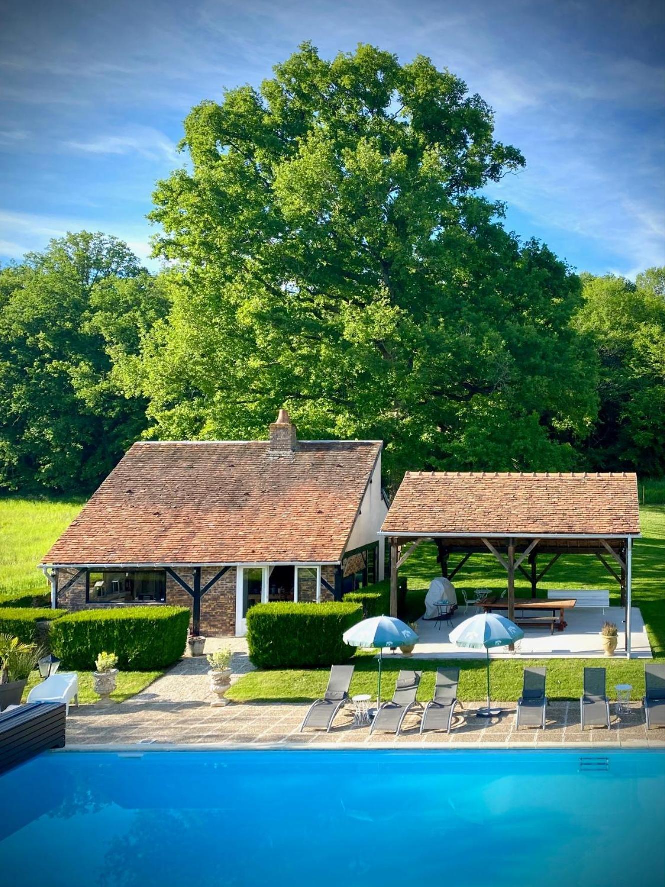 Le Petit Chateau De Sainte Colombe Bouges-le-Chateau 外观 照片